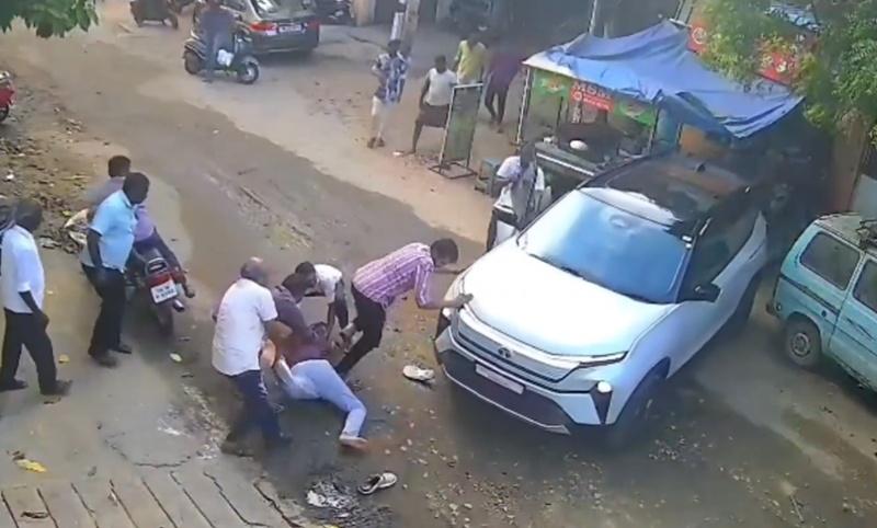 塔塔汽車指,車輛可能是在斜坡上,因為重力作用往後滑溜,撞上物體後反彈。(X)