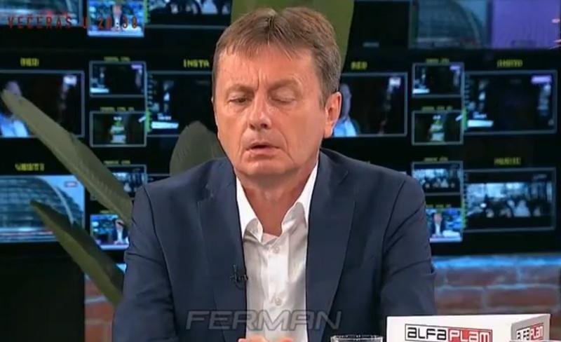 Darko左半邊臉部抽動、說話中斷,隨後表情僵硬、陷入昏迷,節目隨即中止。(X)