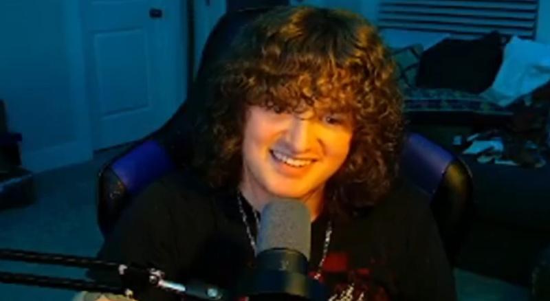 Chrispymate正進行一場遊戲直播,與觀眾開懷互動。(X)