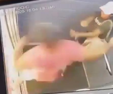 男方突然衝上前襲擊Garcia。(X)