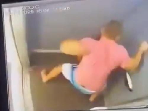 雙方體形和力量懸殊,加上升降機內沒有躲避空間,Garcia根本無力反擊。(X)