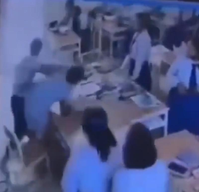 男學生突然揮拳連續襲擊教師。(X)
