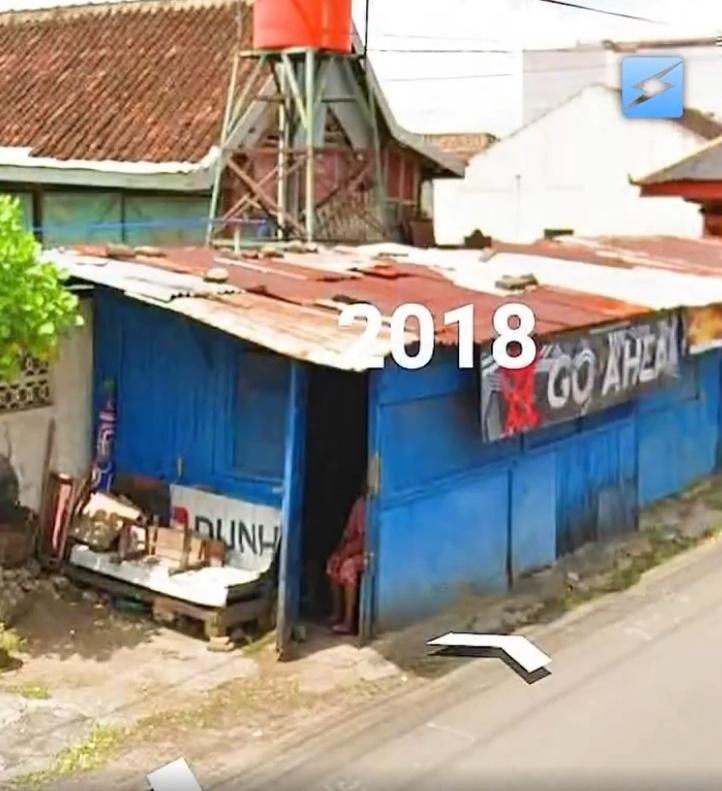 2017年街景車再度來訪,只剩下老太太一個人。(X)