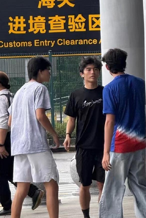 Lucas遺傳了霆鋒的俊美外貌。