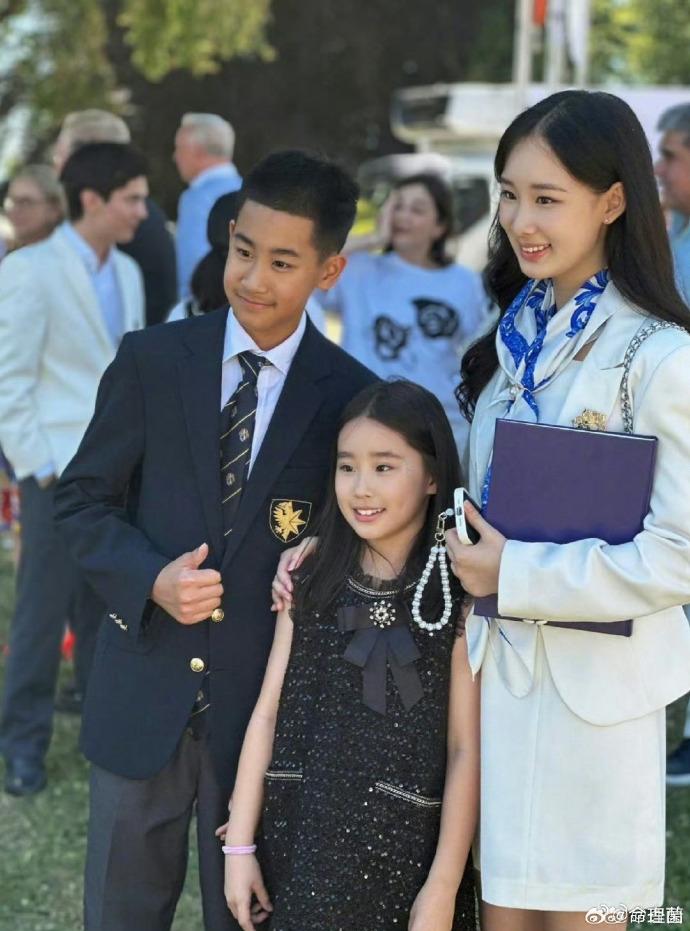 趙子儀整體氣質,總讓人產生相似黃聖依的錯覺。