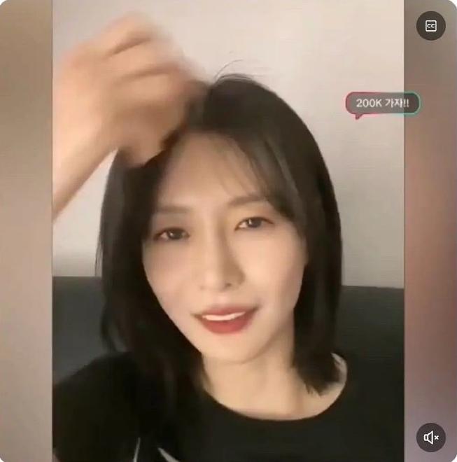 早前宋多恩在直播中痛罵Jimin的fans。