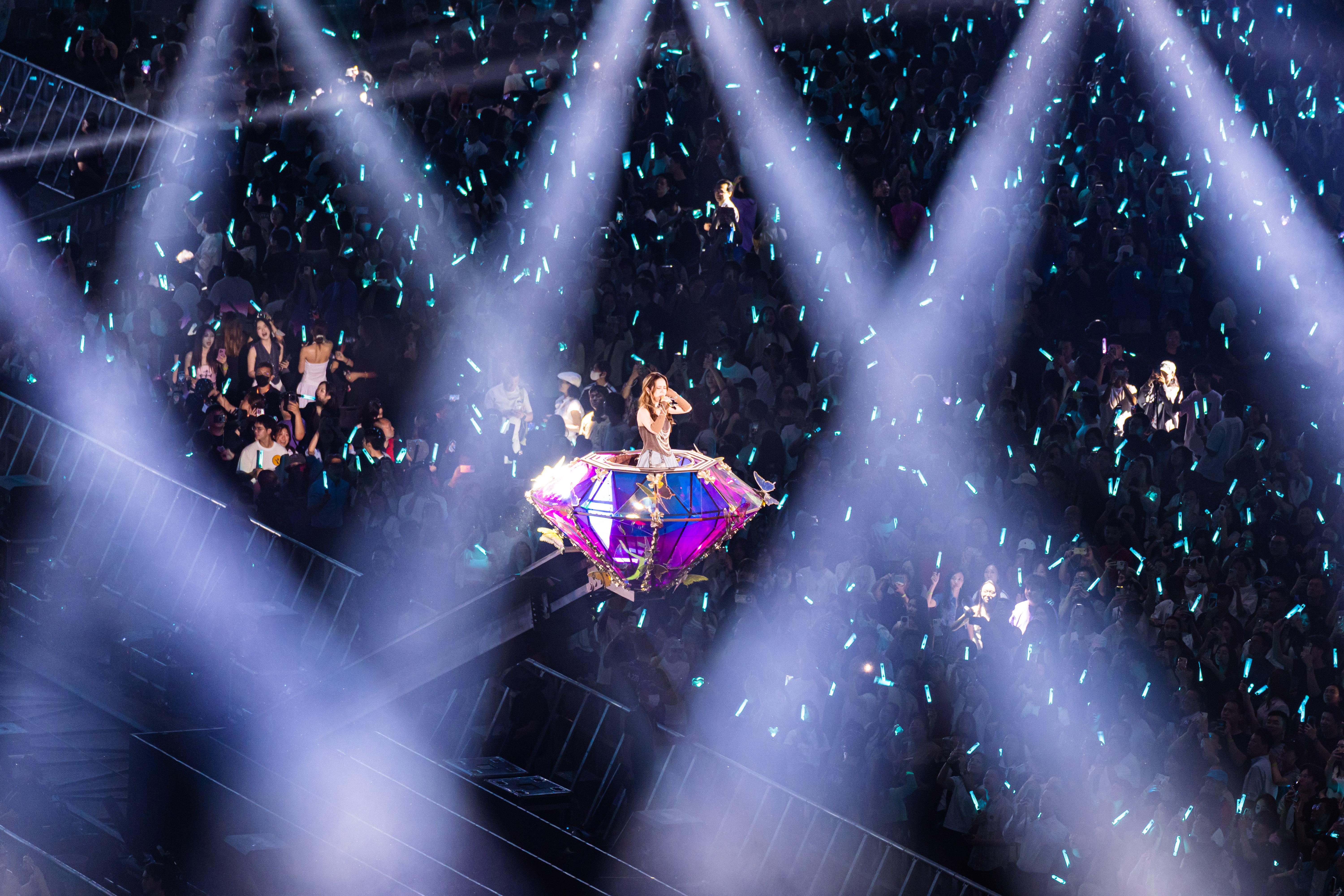 GEM《I AM GLORIA》上海站演唱會連開12場,破了該場館紀錄。 36萬張門票全數售罄