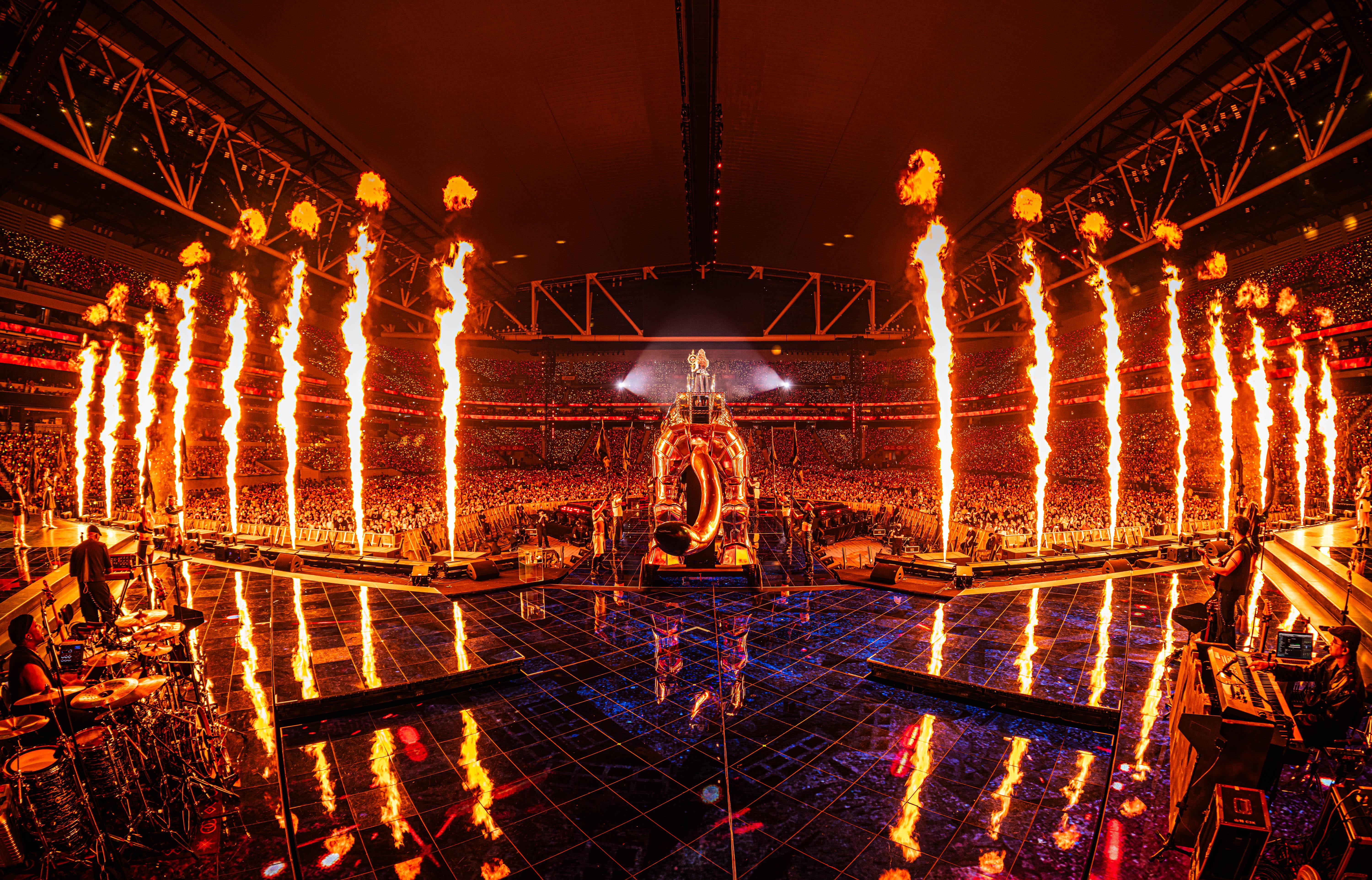 1991305 Select 007Hulo3gy1i4kr35aikwj33344mo7wl.jpgduplicate edit GEM《I AM GLORIA》上海站演唱會連開12場,破了該場館紀錄。