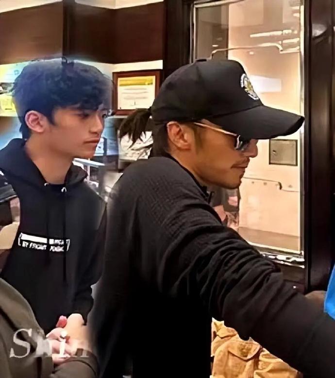 霆鋒與Lucas兩人似兄弟多過似父子。