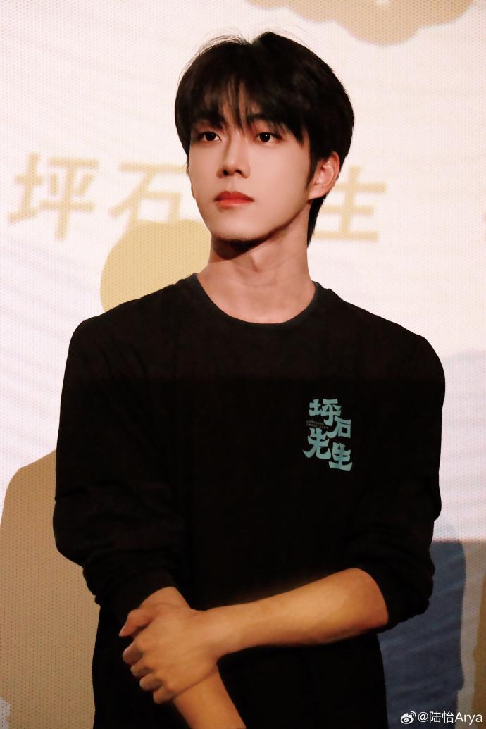 顏秋越近日在內地不同地方宣傳自己有份參演的《坪石先生》。