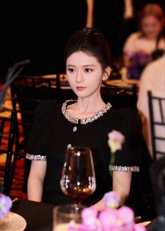 21歲的合詩雨,都不能搶去Angelababy的艷光。