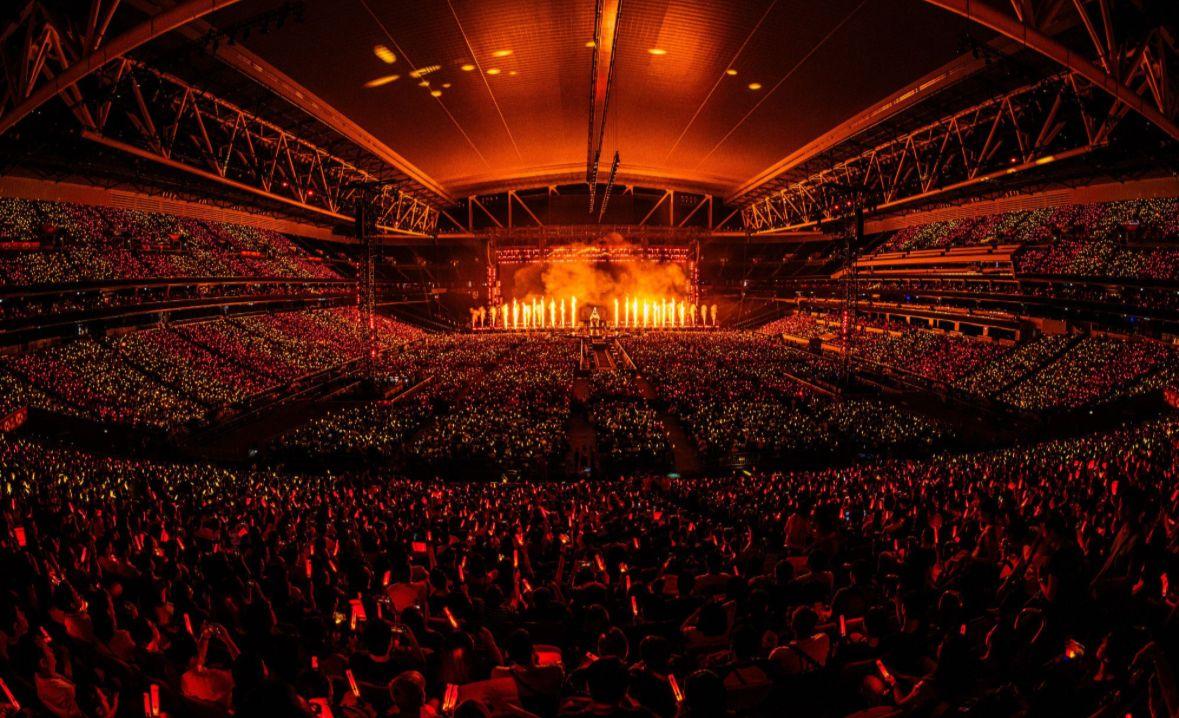 在場四萬歌迷齊見G.E.M.鄧紫棋再創新記錄,成為首位於啟德主場館開唱五場歌手。