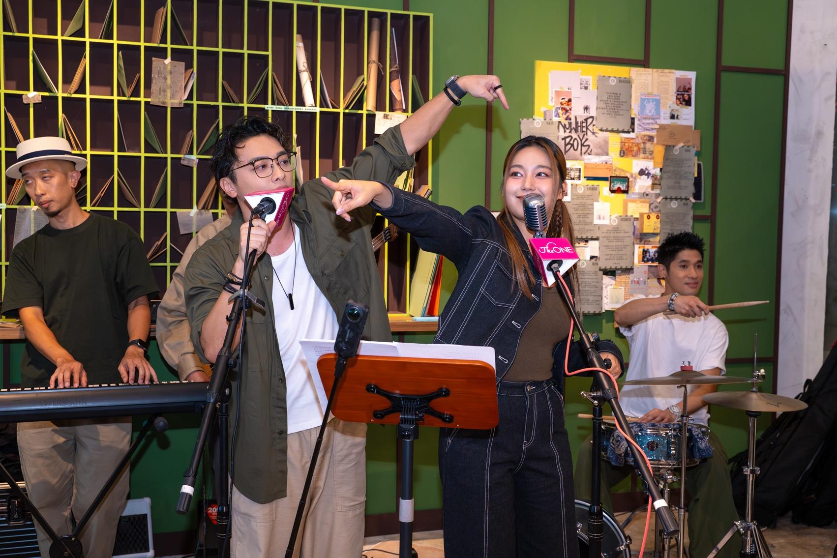 主音Van介紹Feanna出場時說:「我好鍾意Feanna把聲,好好聽!」