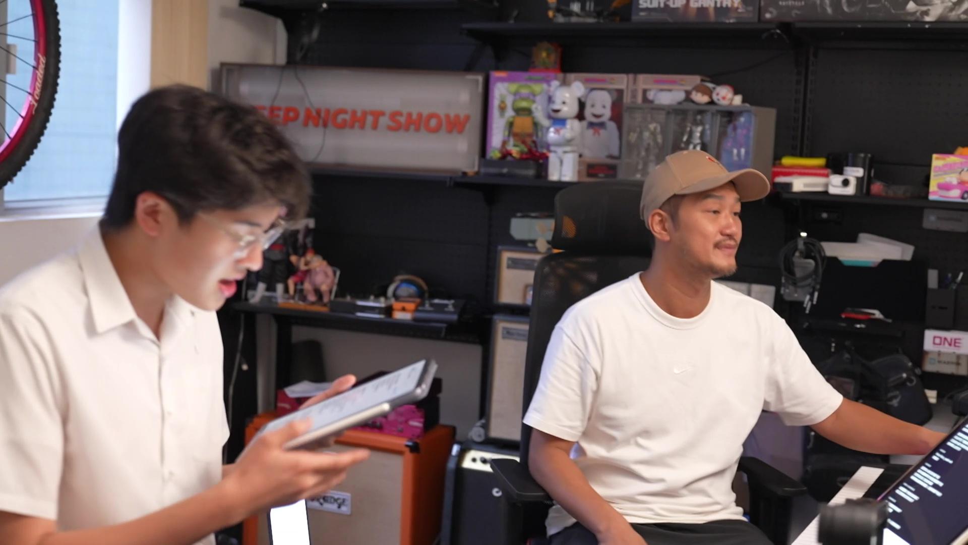 吳浩康非常認真與陸卓謙排練舞步。