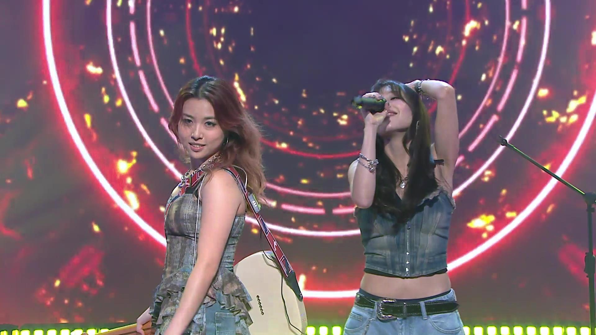 Ziva與Emily演繹搖滾歌曲《娛樂人生》,Emily更彈奏電結他助攻。