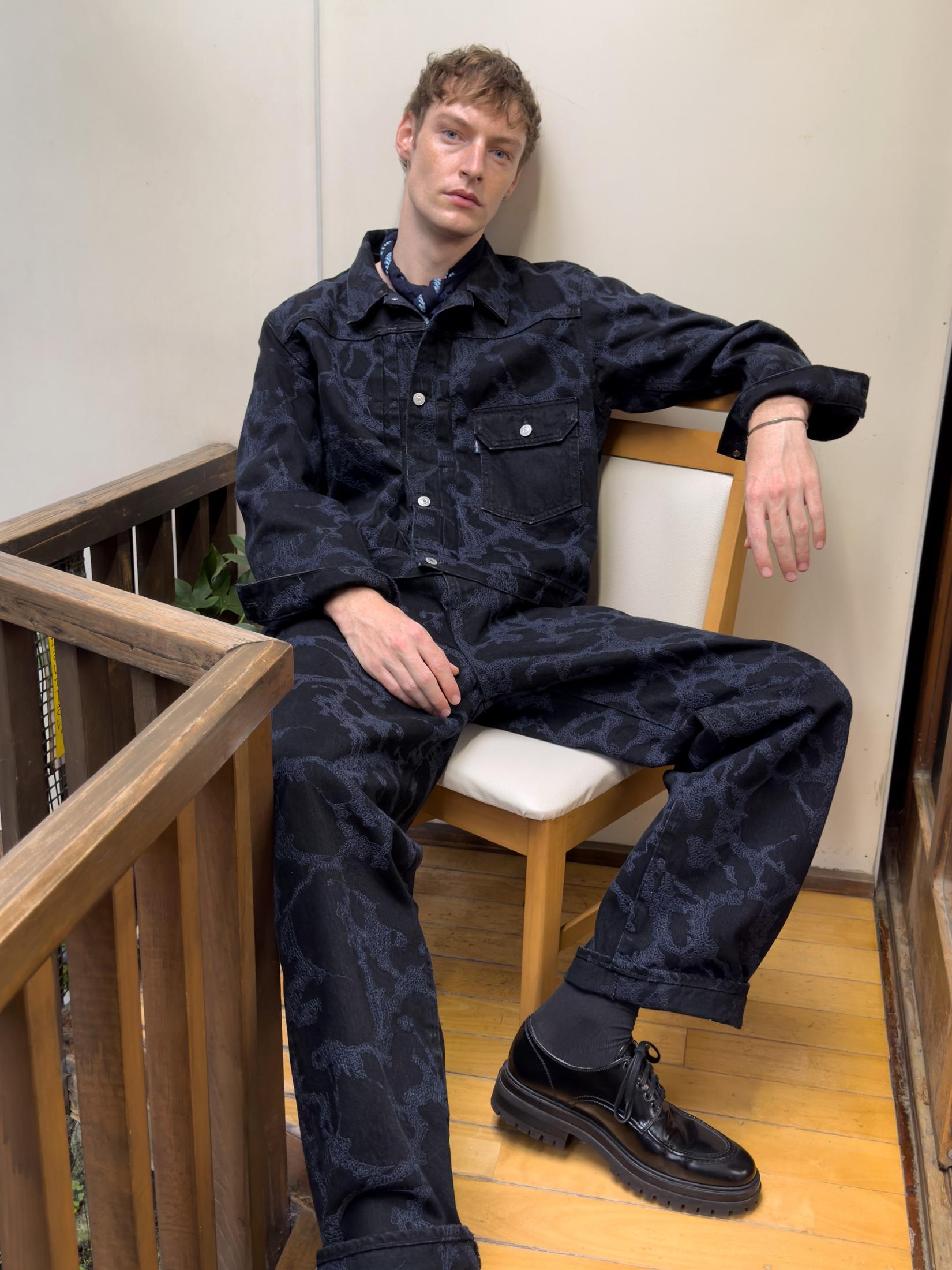 以日本著名布廠Kaihara Mill出品的頂級丹寧布,製作的Blue Tab藍旗系列,質感有別一般denim wear。