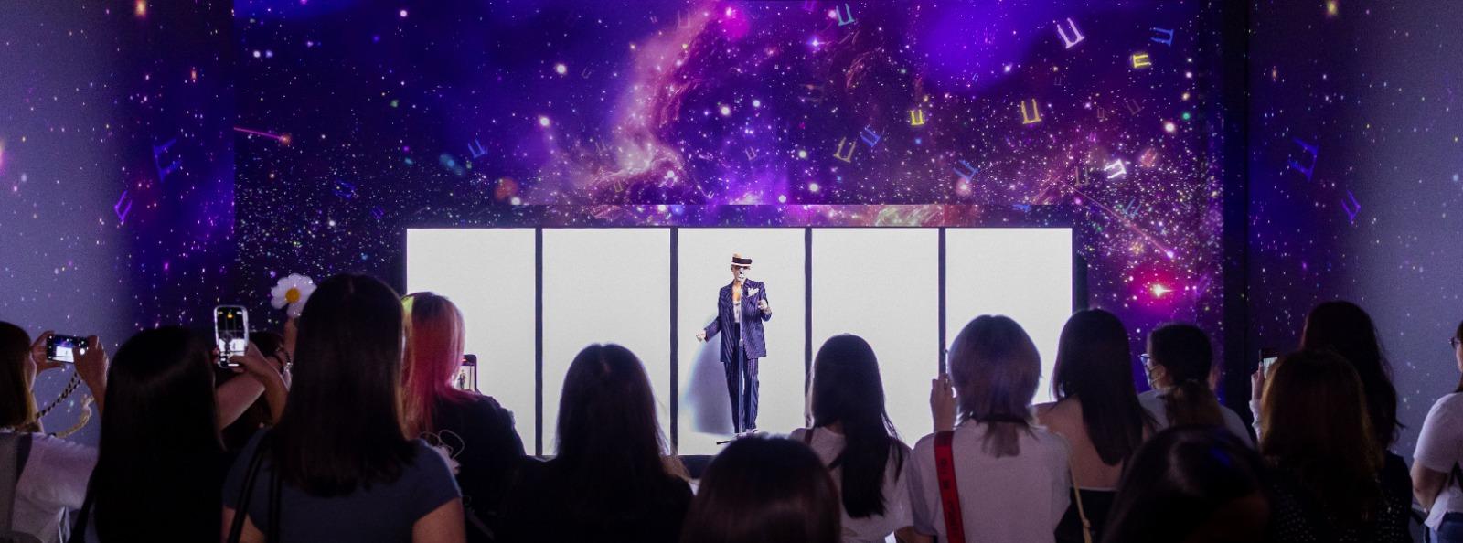 展覽還使用5G Hologram浮空投影裝置播放GD《TAKE ME》與《IBELONGIIU》表演影像。