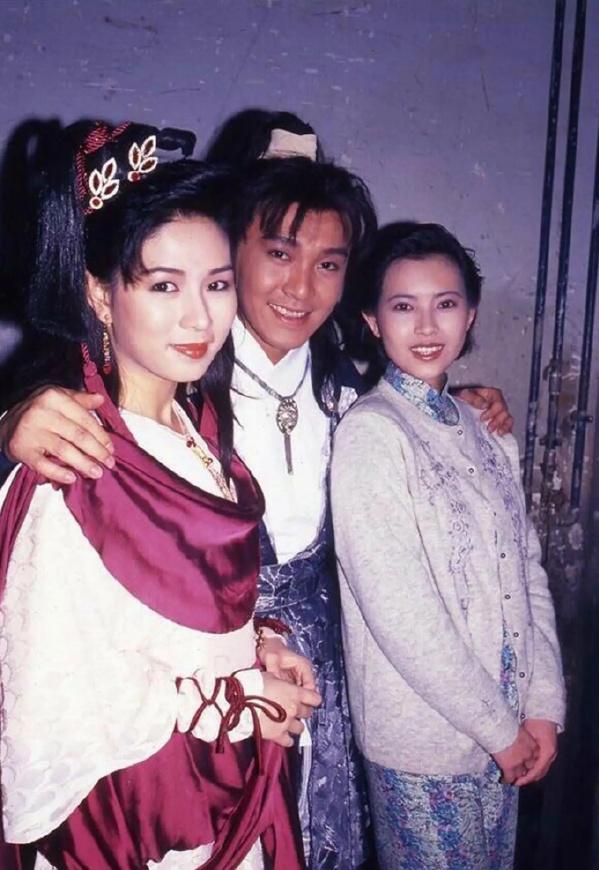 王晶指,周星馳無法在事業巔峰將重心放在婚姻上,因而錯過一段感情。