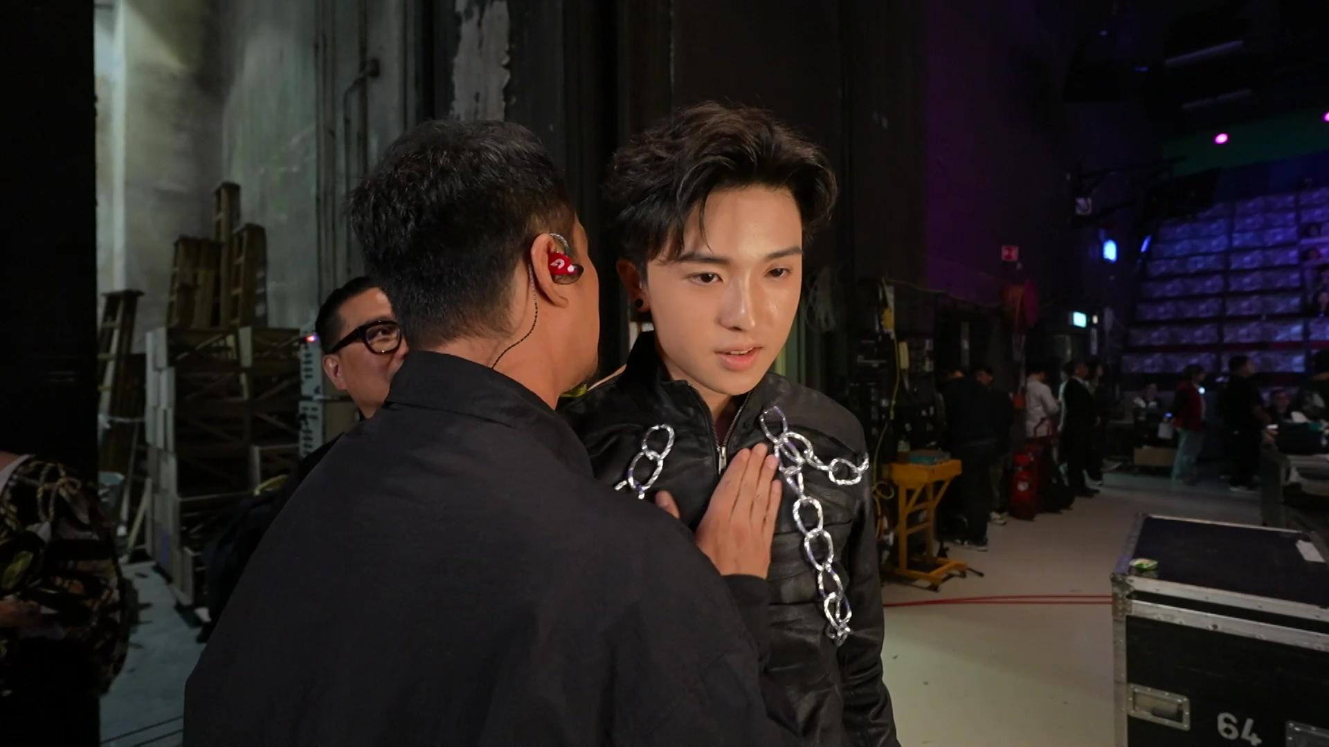 表演前吳浩康更暖心鼓勵Jeffrey。