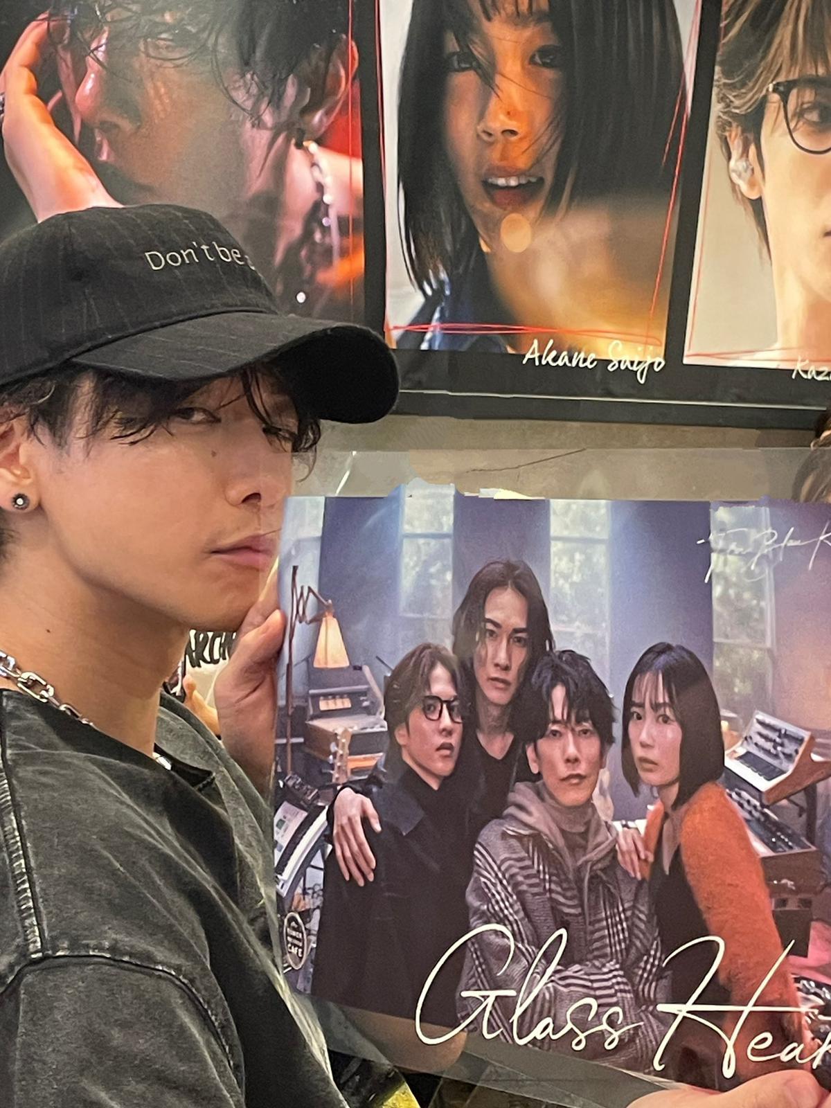 佐藤健近日現身澀谷Tower Records宣傳新碟。