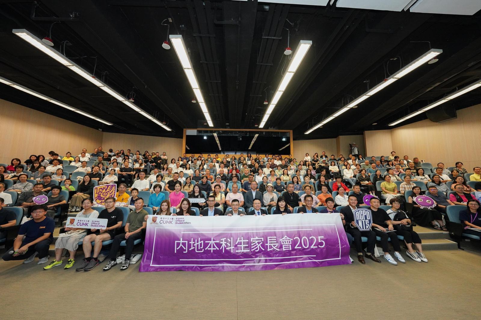 警方到中大宣傳防騙。