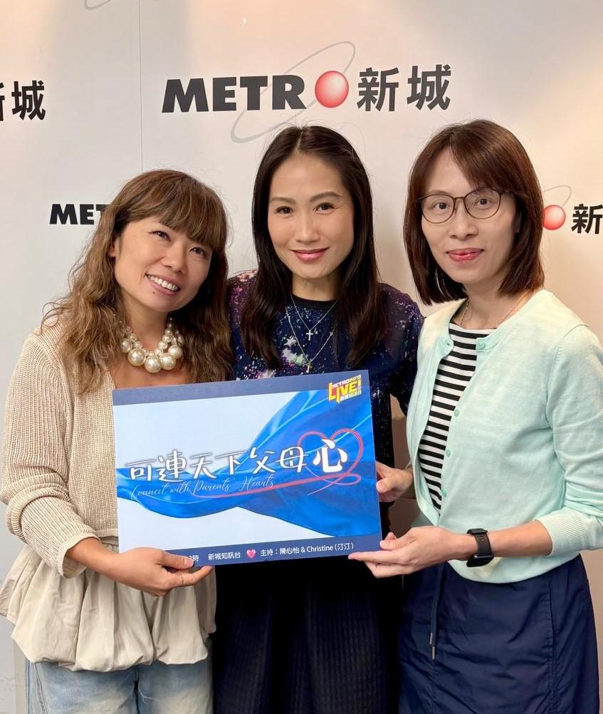 袁彩雲接受主持陳心怡(左)、Christine(右)訪問。