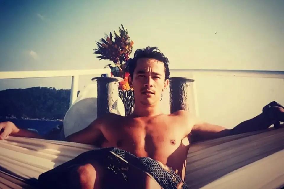 擁有英國血統的吳嘉龍高大靚仔,2000年入行後接拍多部電影。