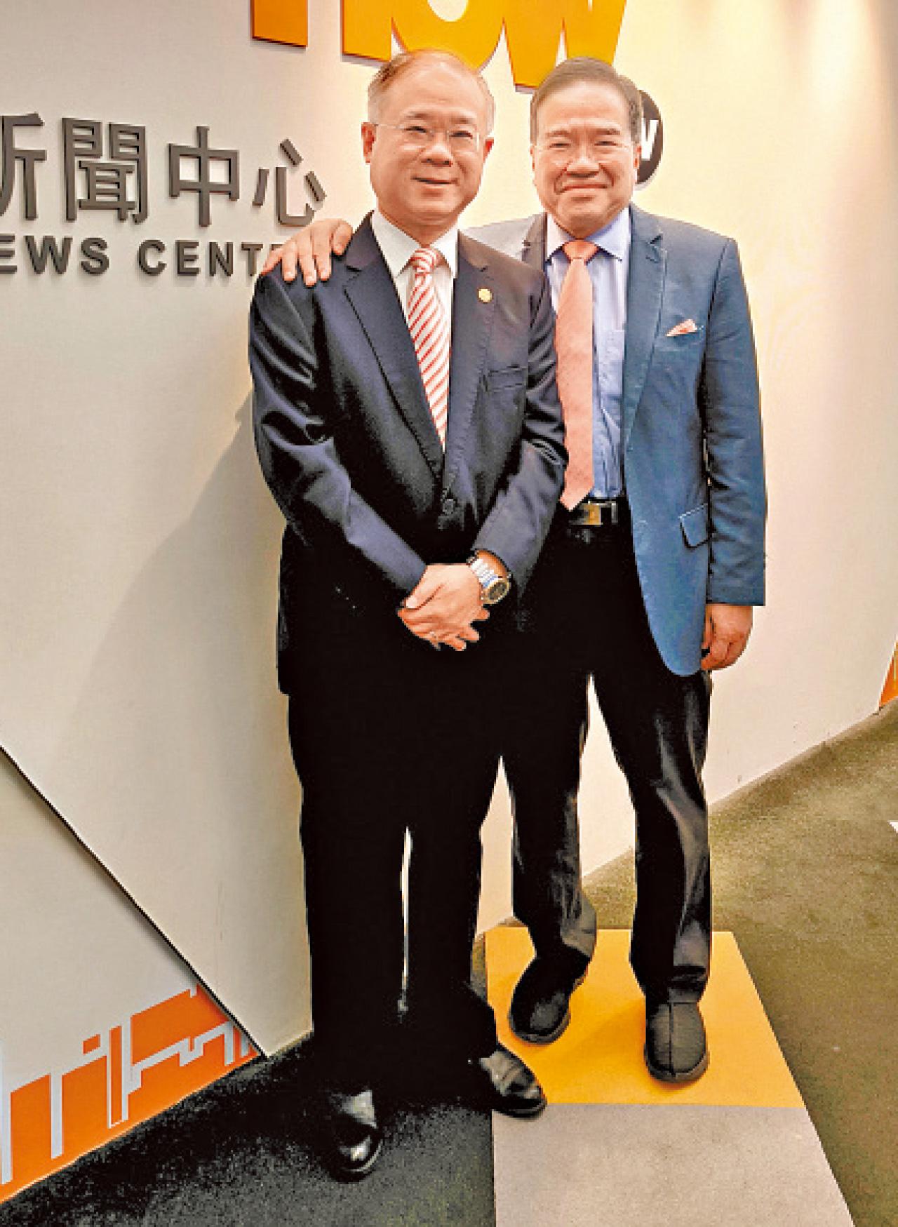 香港教育城董事會主席李漢祥 醫院管理局前主席胡定旭