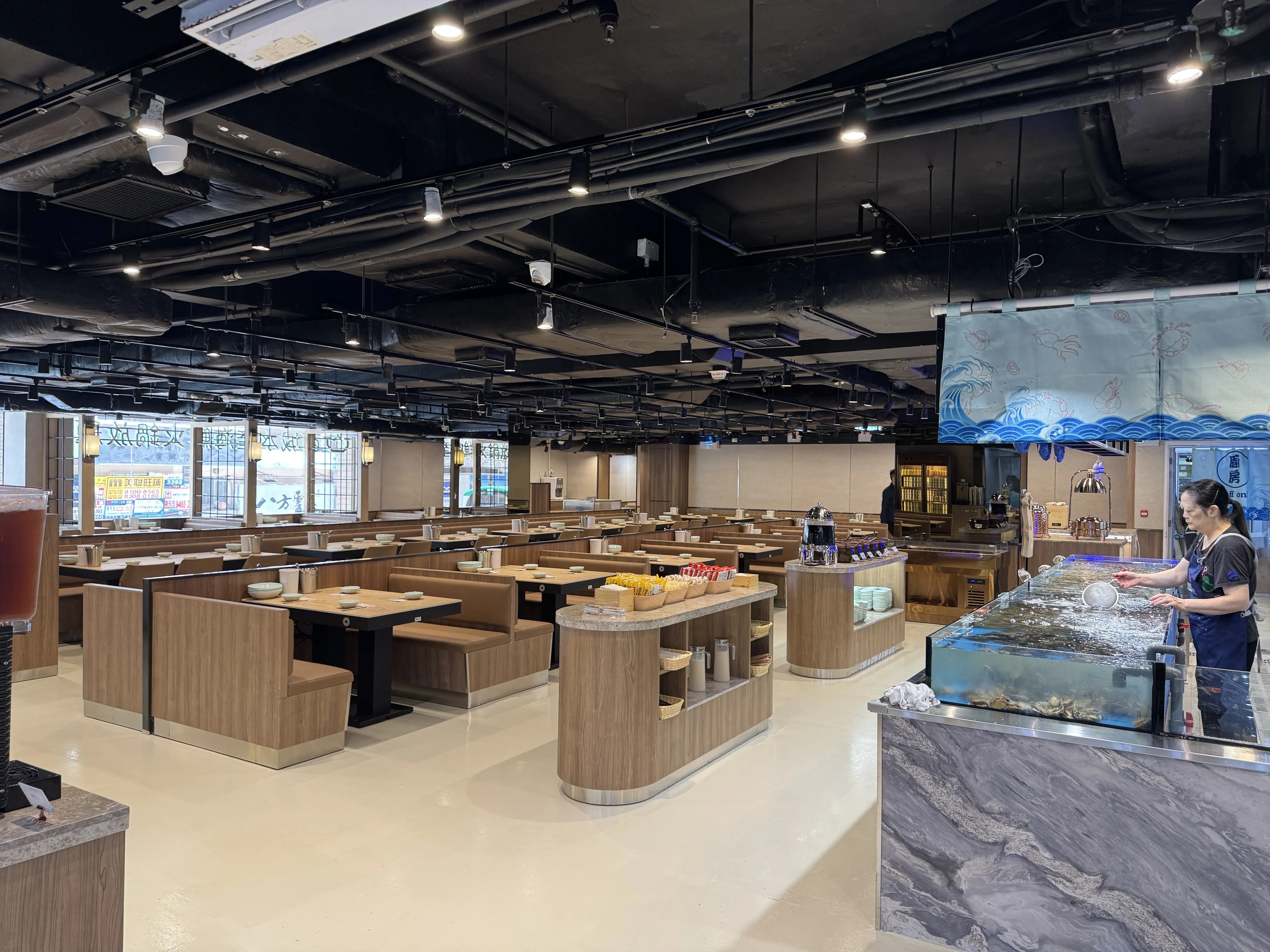 「西城水產海鮮火鍋放題」最平價位是午市$168/位的澳洲M5和牛火鍋放題。