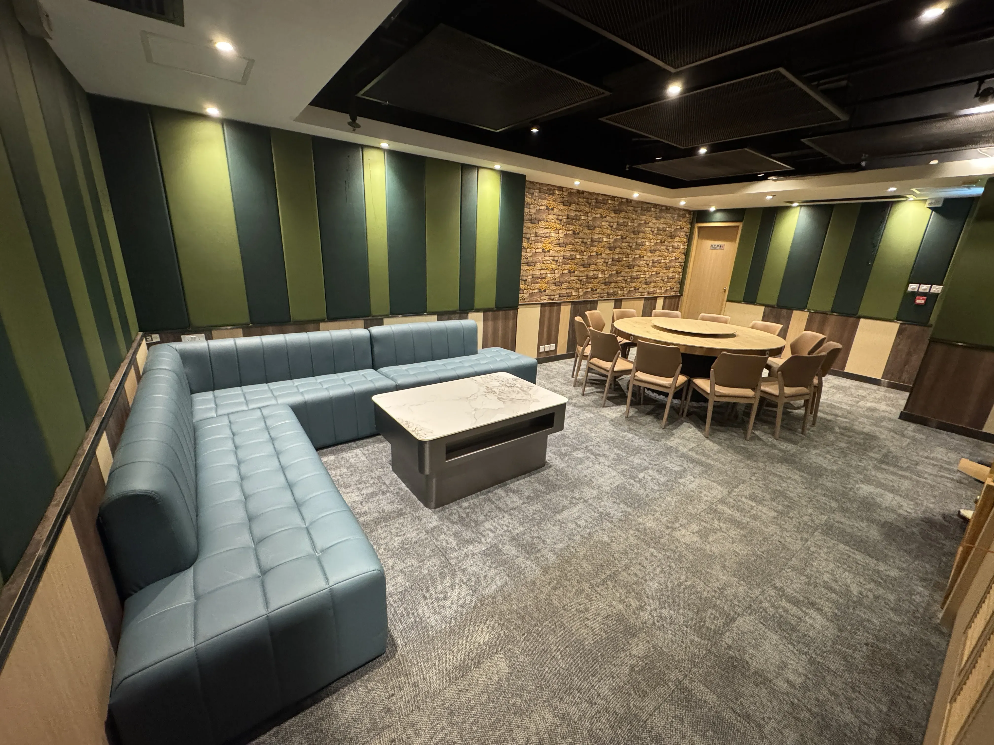 場內設有8-20人獨立空間及VIP廳房,適合慶生開派對。