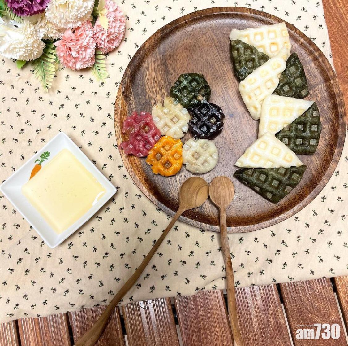 窩夫食譜︱熱壓後的年糕沾上蜜糖更好吃。(Instagram@camping_3kki)