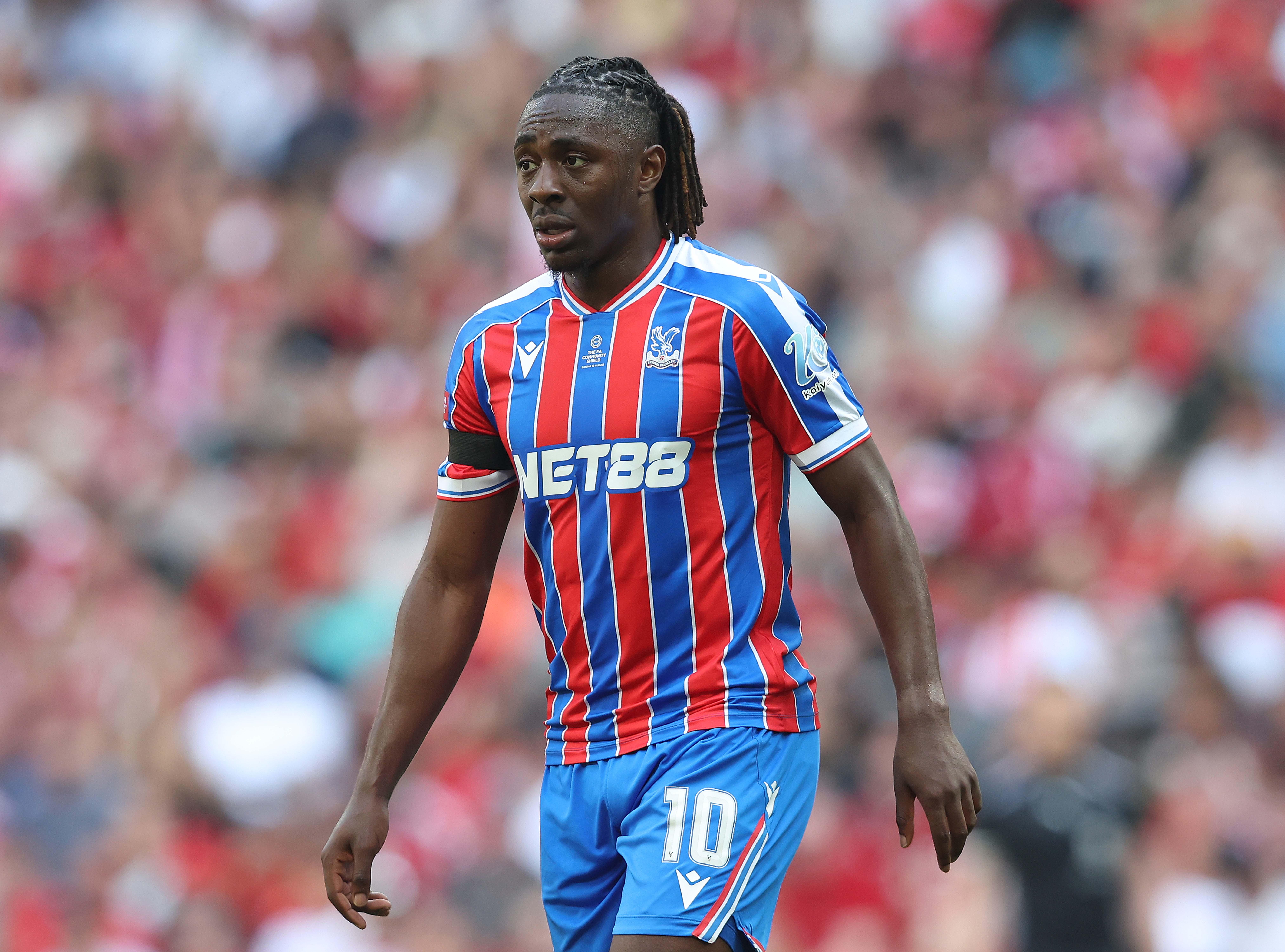 水晶宮中場伊比爾治伊斯(Eberechi Eze)不時處理死球,而且是球隊必然正選。