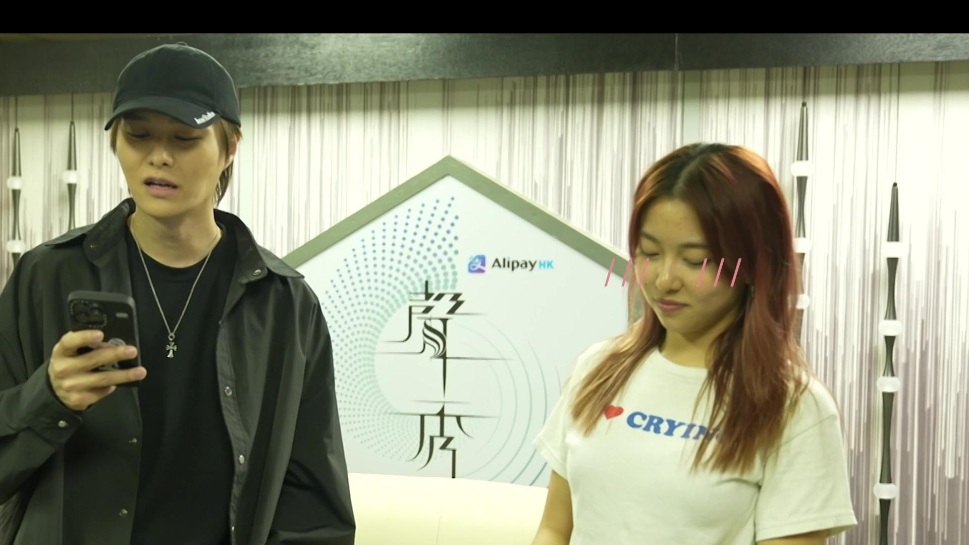 Hubert主動展示搞笑一面。