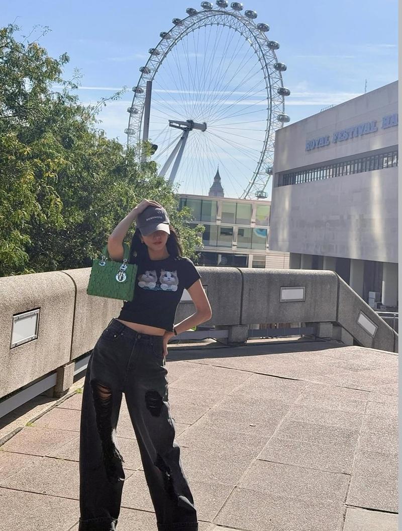 Jisoo@BLACKPINK參觀奈良美智展 奈良回應:佢好認真睇 超開心