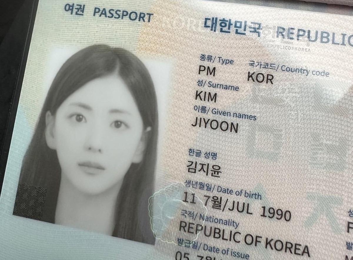 智允在IG分享身分證明,1990年7月11日出生。