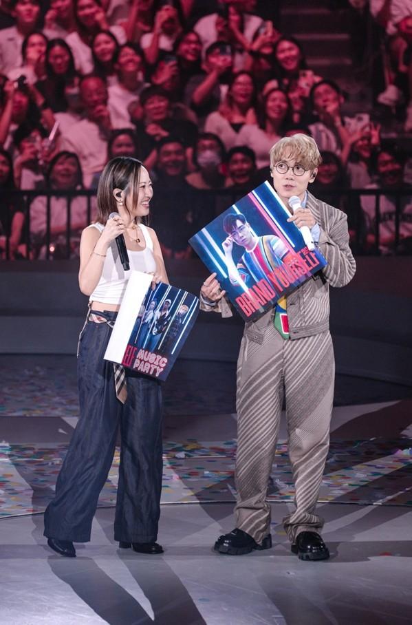 林家謙演唱會|借用Eason歌曲教誨 Kiri T 6年後再影合照