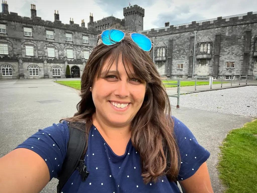 女子拍夜空張嘴蝙蝠飛入口 急買保險治療搞到欠債