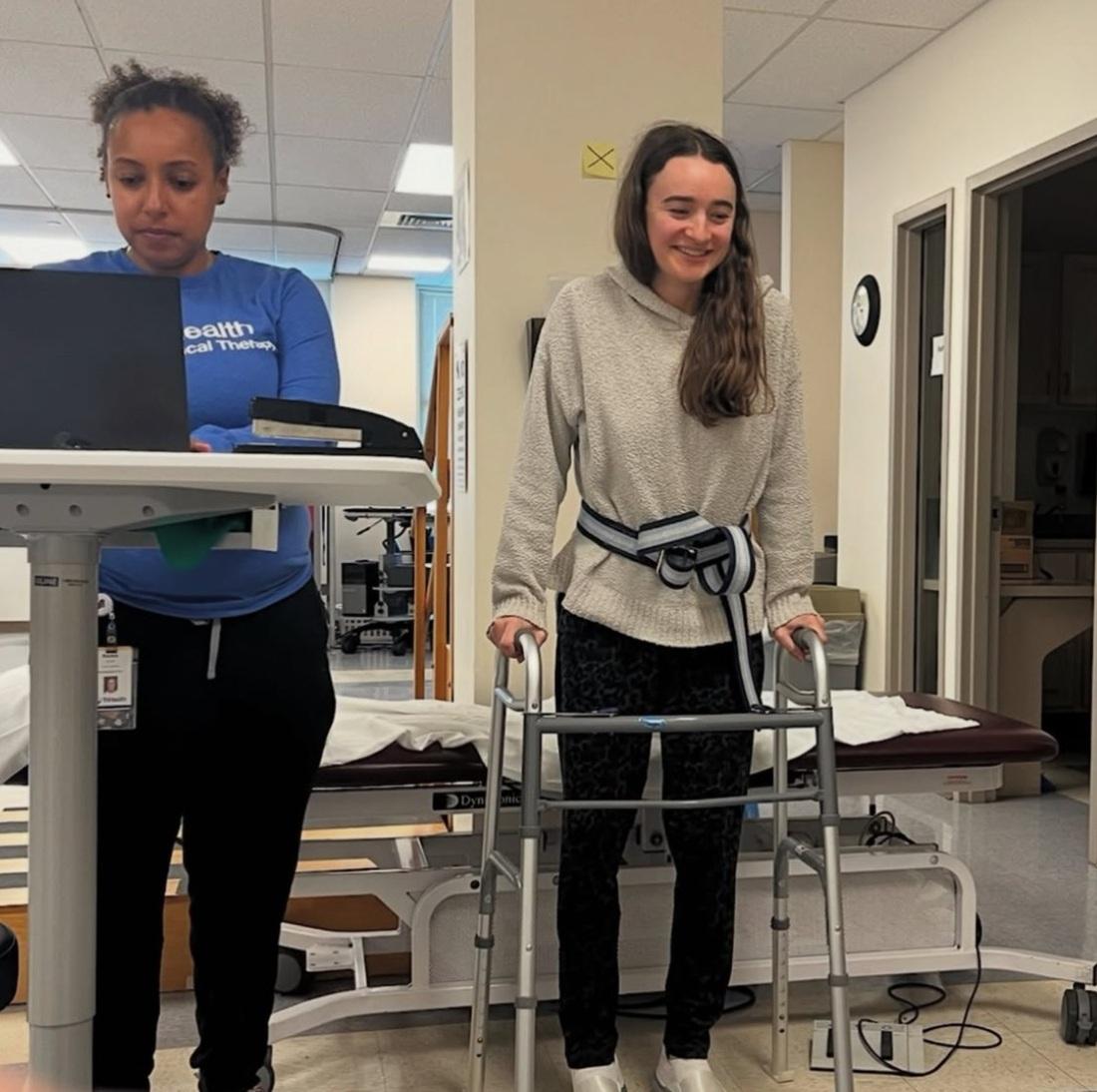 今年2月接受治療,Kelley已需要步行架走動。