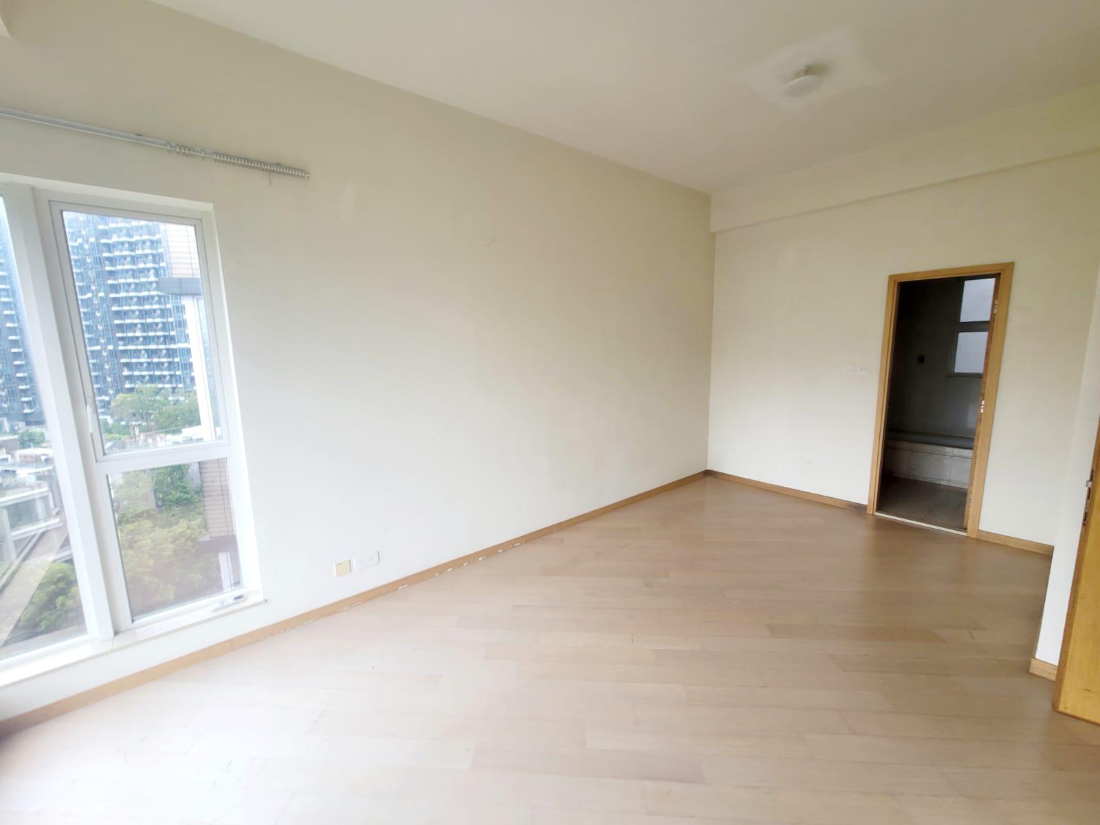 單位為四房雙套房間隔,適合大家庭居住。