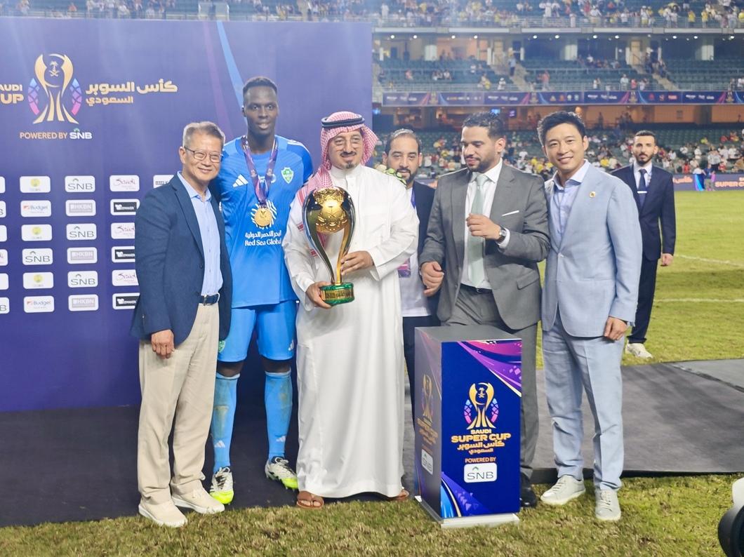 陳茂波主持頒獎禮。(陳茂波網誌)