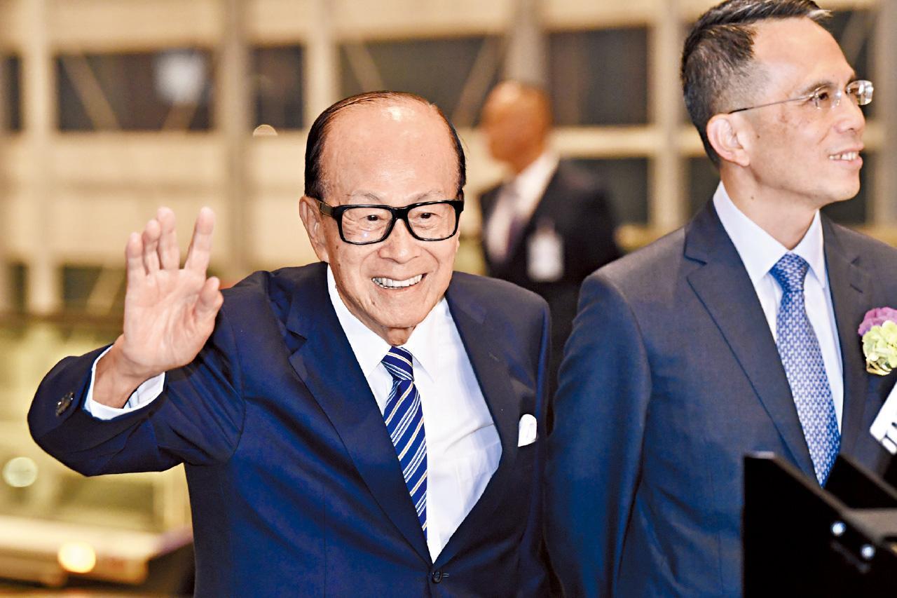 長和創辦人李嘉誠及長和主席李澤鉅。(資料圖片)