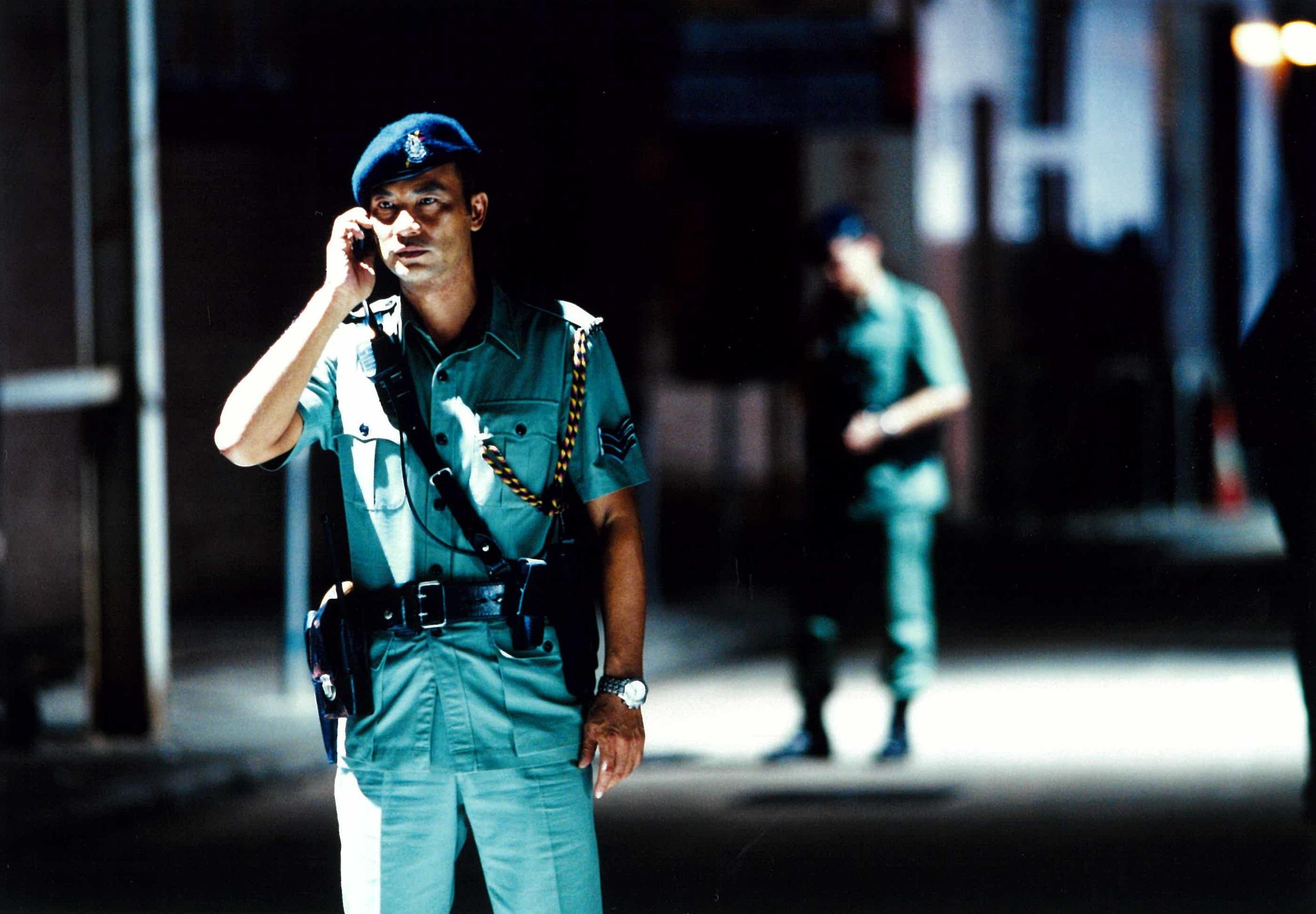 任達華在電影《PTU》演包庇林雪失槍的警官。