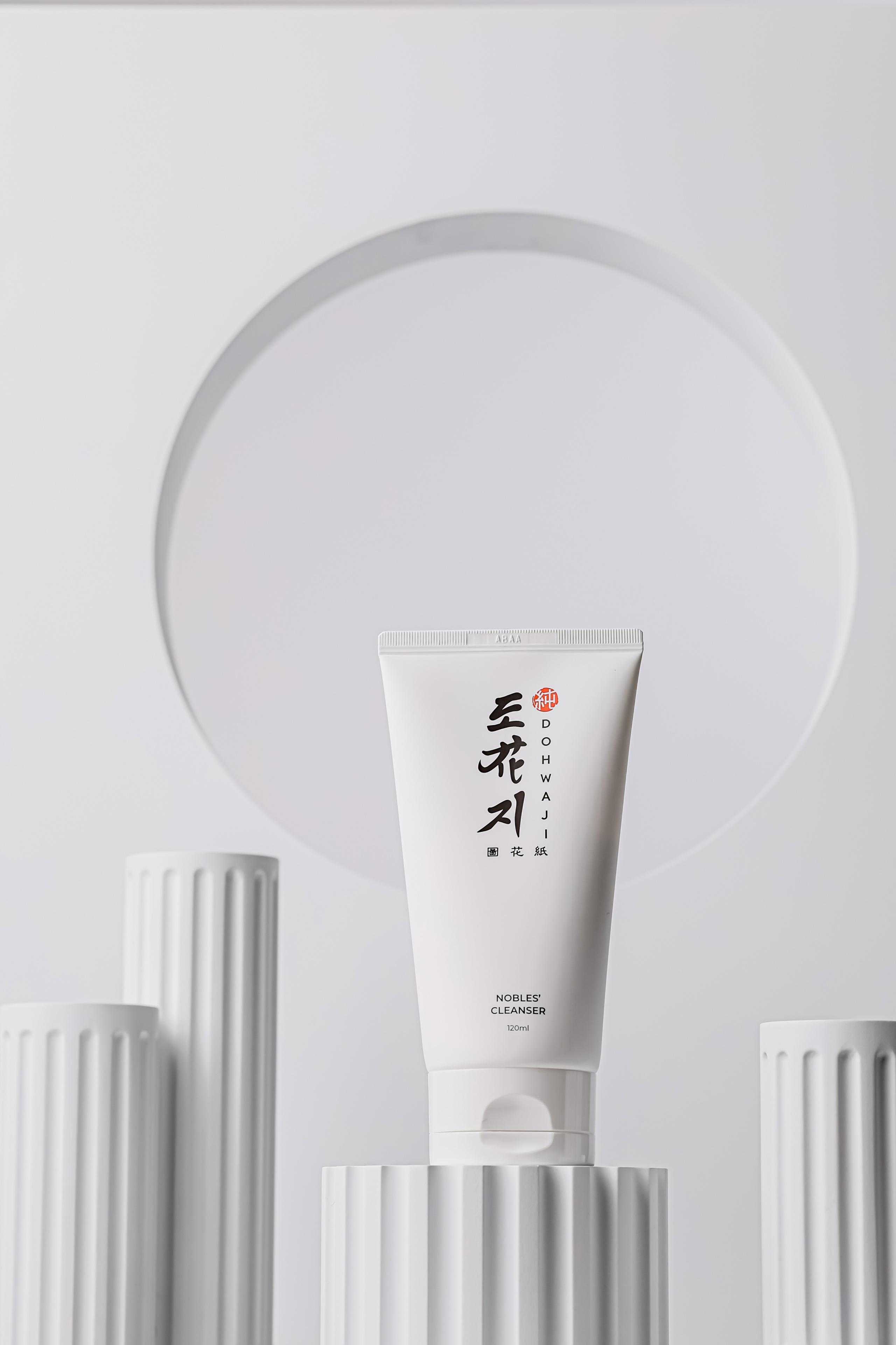 毛孔清道夫 - THE NOBLES’舒緩系列洗面乳徹底清潔毛孔污垢,打造清爽、富有活力的肌膚。$170 / 120ml