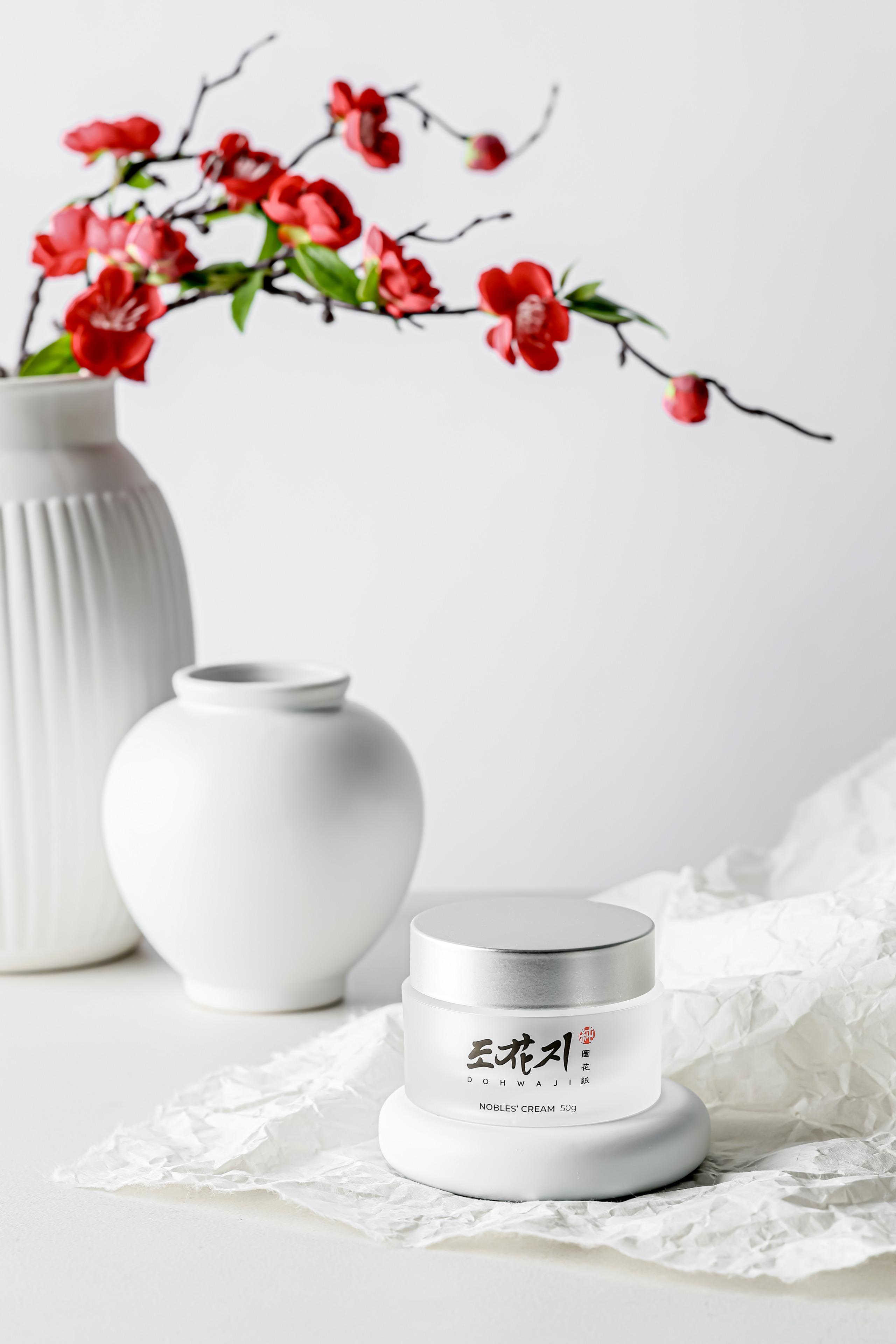 月光修理工 - THE NOBLES’舒緩系列晚間修復面霜有效為皮膚提供保護,幫助強化皮膚屏障功能,減少各種刺激對皮膚的傷害。$350 / 50g