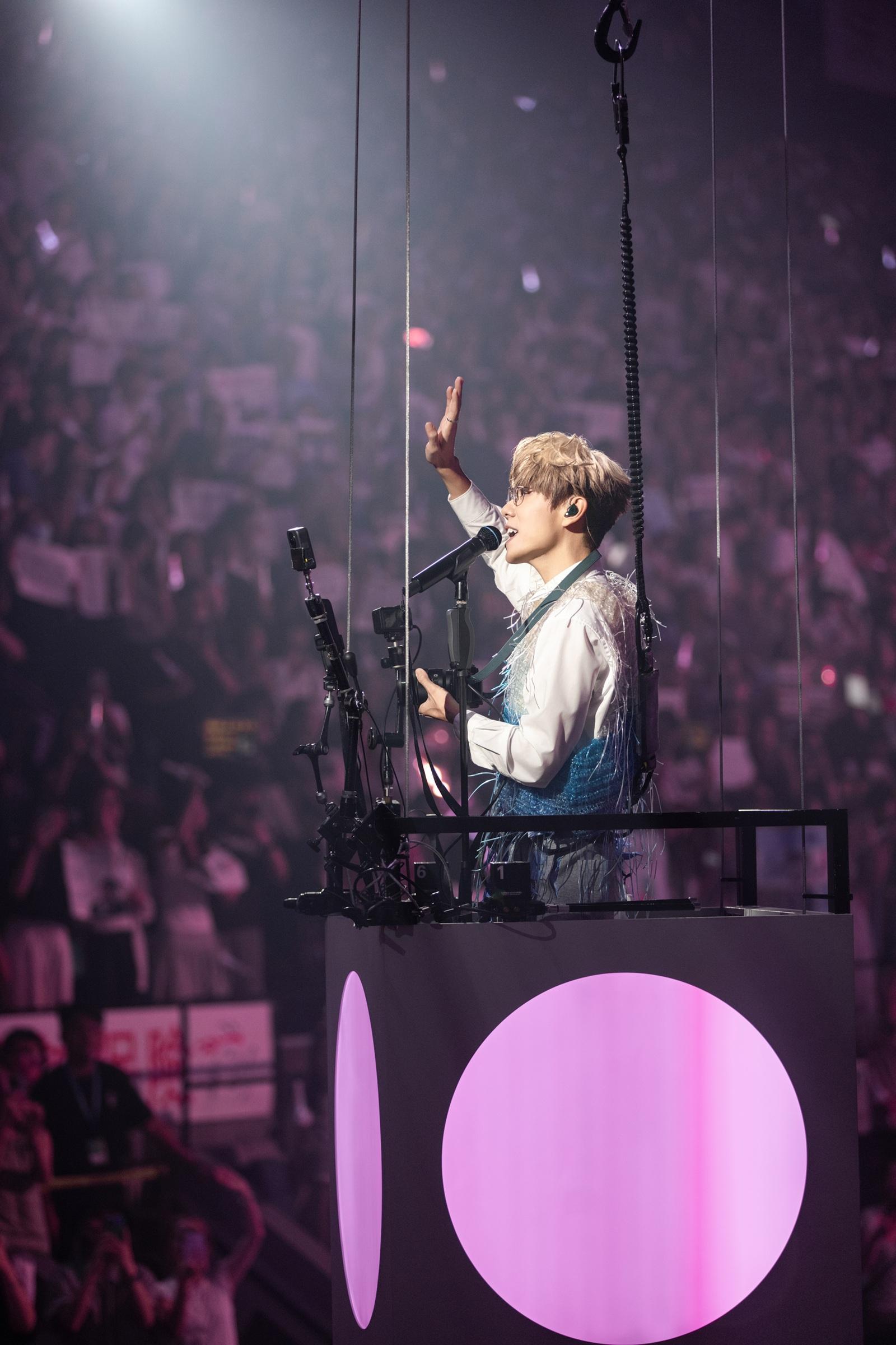 林家謙在「紅館360」吊車上,突然開IG LIVE。