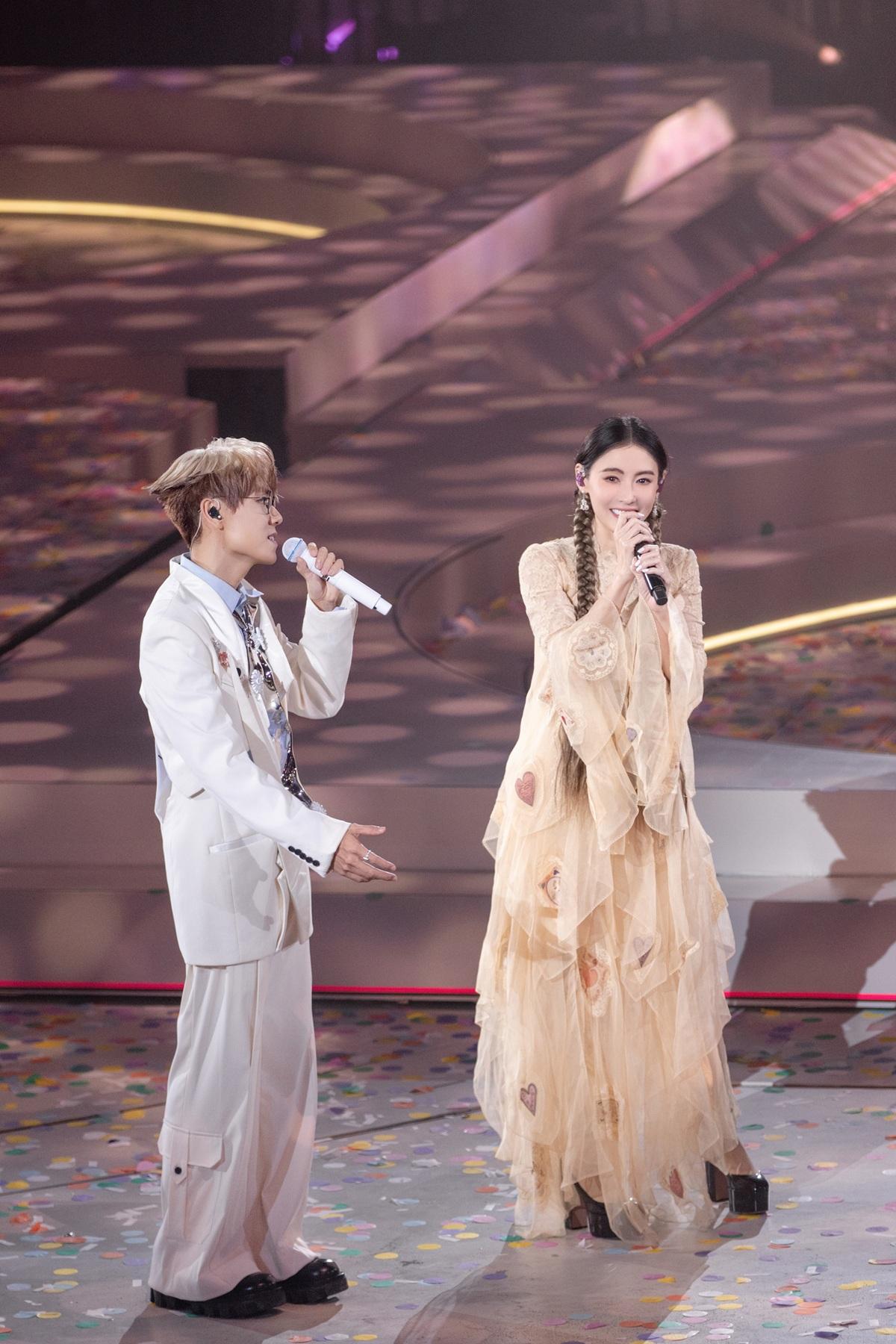 林家謙和張栢芝合唱《留給最愛的說話》時,送上林仔深情獨白。