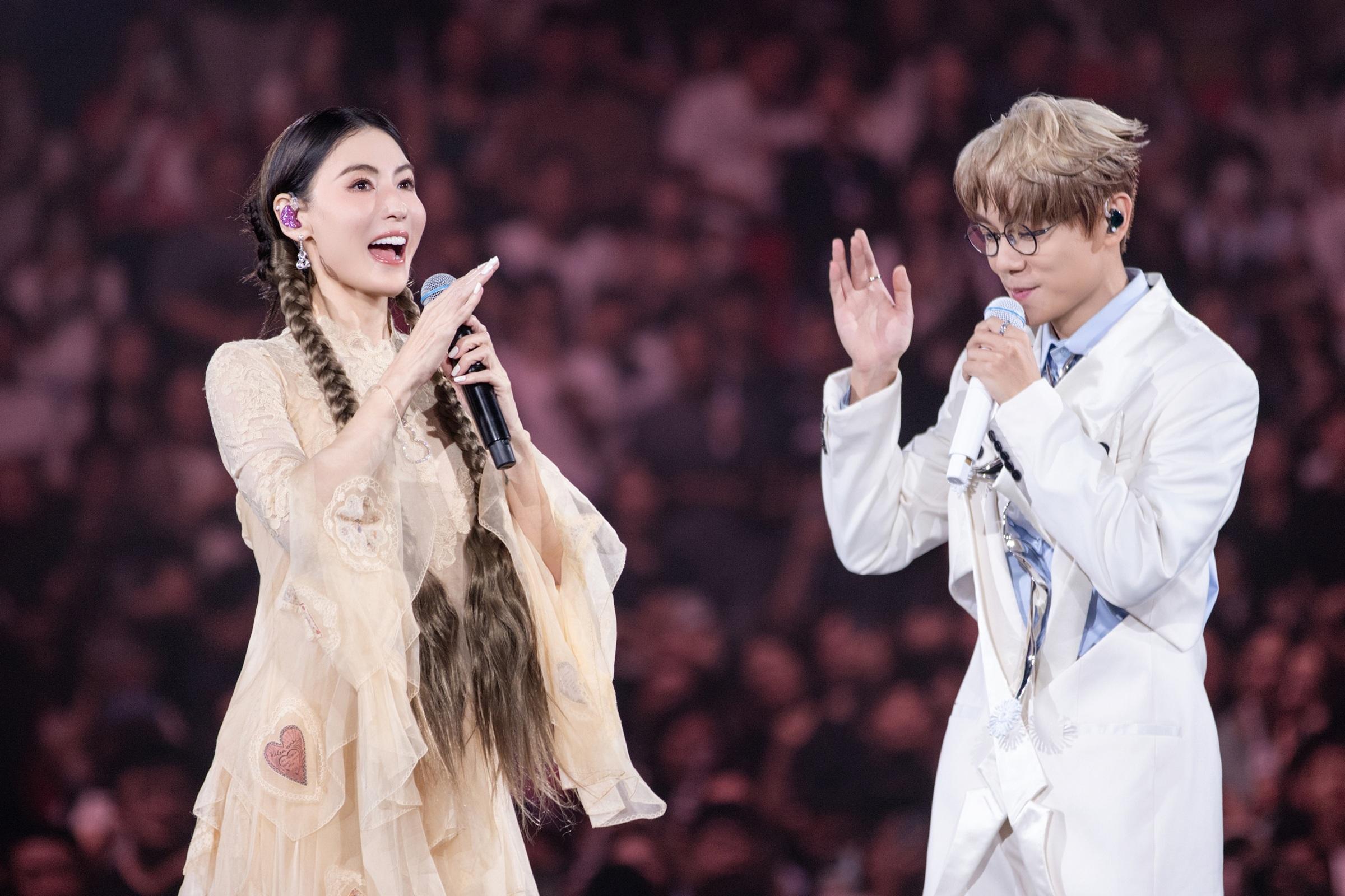 張栢芝自言沒甚麼大熱歌曲,林家謙即提出反對。