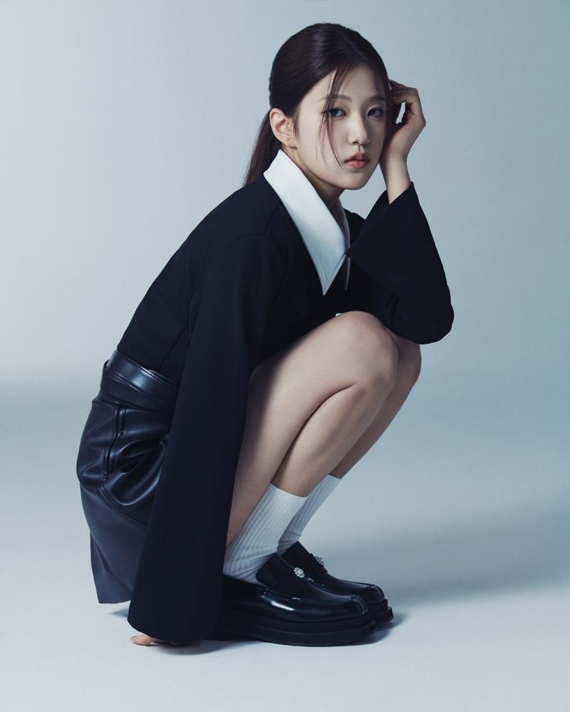 20歲尹智允一致公認為團中最人氣最唱得又靚之人,退團令izna實力大減。