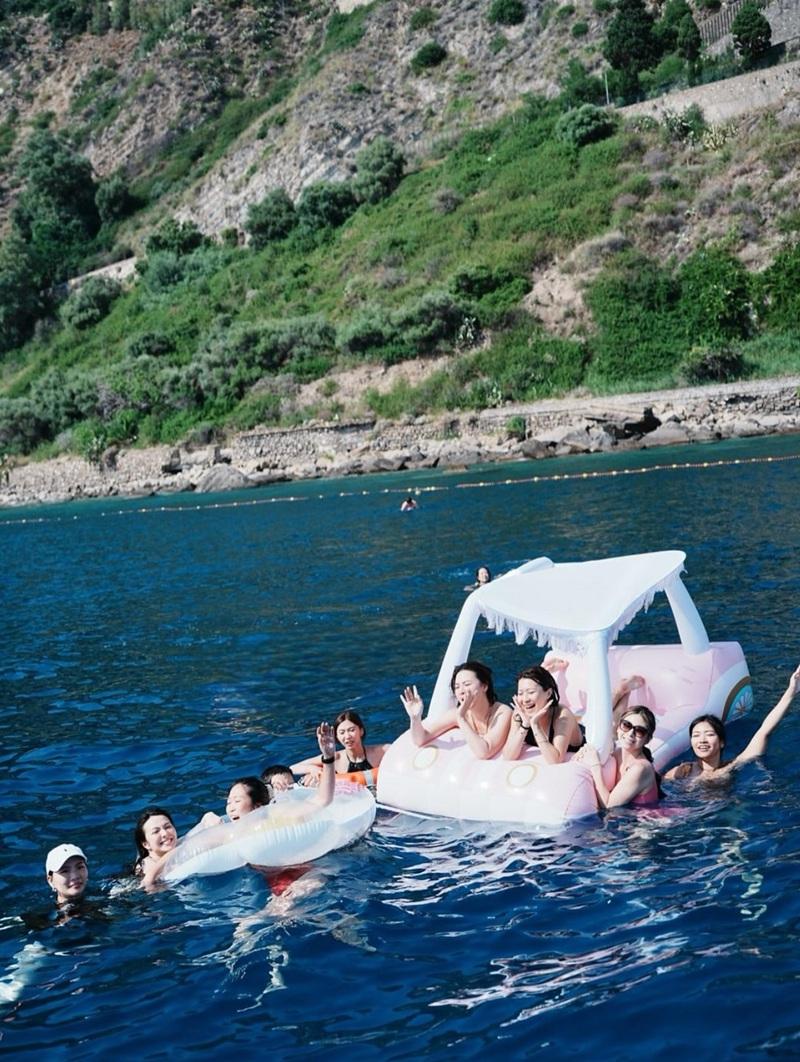 JW晒三點式全女班去意大利開嬉水派對