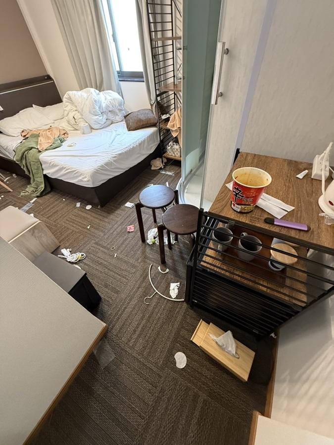 日本民宿變垃圾屋《寵物小精靈》卡包裝堆山 老闆稱是中國遊客